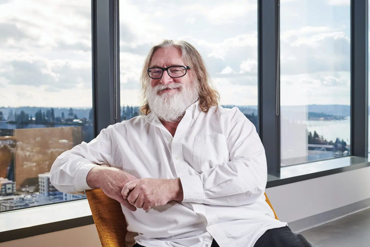 photo of gabe newell smiling